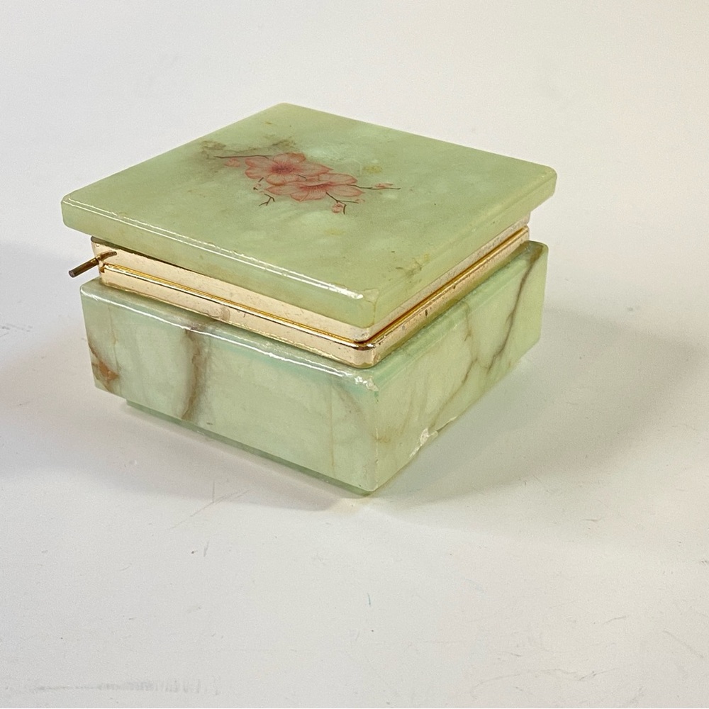 Italian Alabaster Green Square Hinged Trinket Box, Floral Lid - Picture 7 of 15